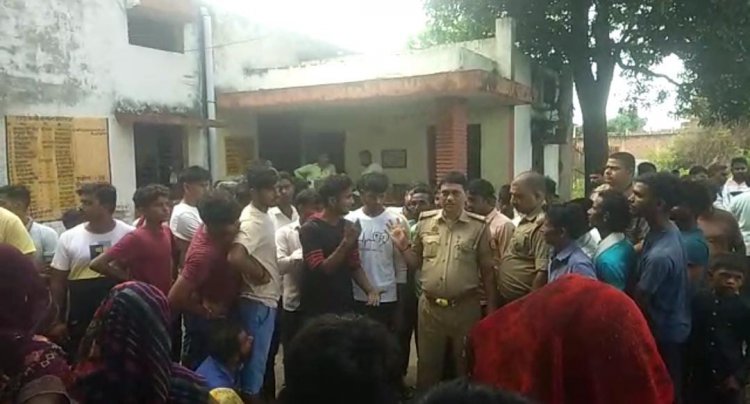 परिजनों ने शव को रखा , मुवायजे की मांग