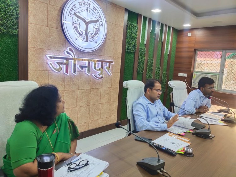 जिलाधिकारी अनुज कुमार झा की अध्यक्षता में मा0 मुख्यमंत्री जी की प्राथमिकता से सम्बन्धित विकास कार्यक्रम....