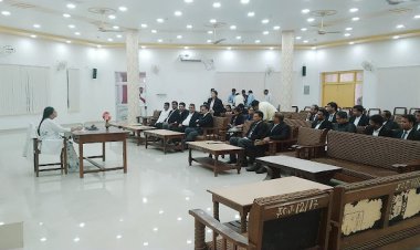 जिला जज ने न्यायिक अधिकारियों के साथ की समीक्षा बैठक