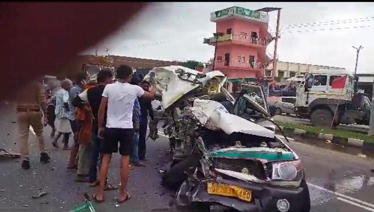 ट्रक और प्राइवेट एंबुलेंस की टक्कर एंबुलेंस ड्राइवर की मौत