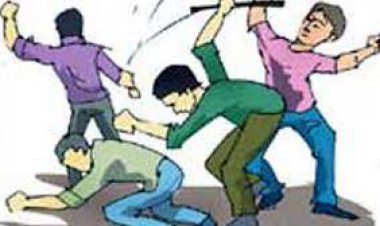 दुष्कर्म के आरोपीको ग्रामीणों ने नग्न अवस्था में पकड़ा , जमकर हुई धुनाई