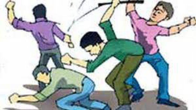 दुष्कर्म के आरोपीको ग्रामीणों ने नग्न अवस्था में पकड़ा , जमकर हुई धुनाई