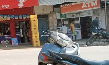 सप्ताहीक बंदी के बावजूद खुल रही है दुकानें