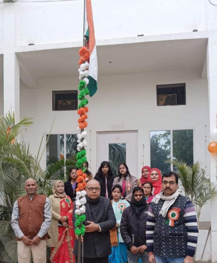 गोकुल एकेडमी पर शान से लहराया तिरंगा