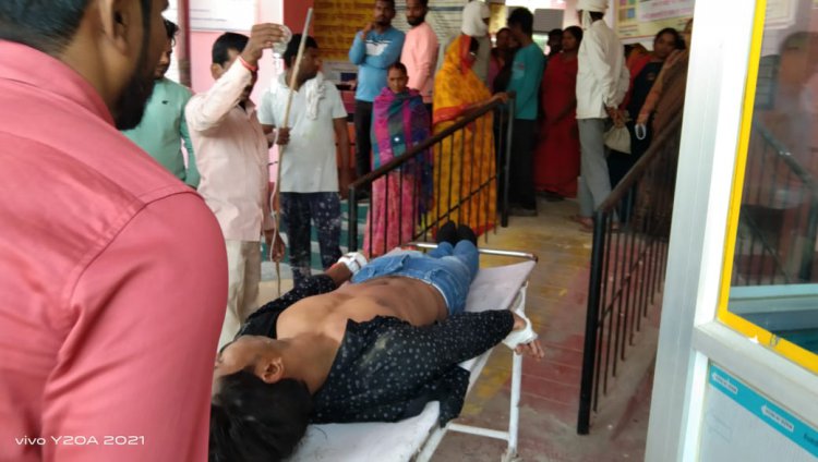 दो बाइक के टक्कर में चार जख्मी दो की हालत नाजुक हाईस्कूल का पेपर देने जा रहे थे छात्र.......