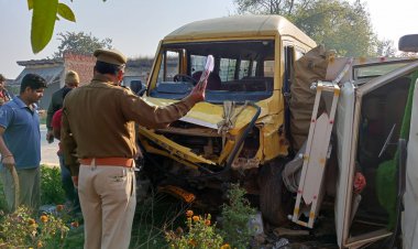 स्कूल की बस एवं पिकप से हुई जोरदार टक्कर में दो छात्रा बुरी तरह से घायल तथा एक दर्जन से ज्यादा हुए चोटिल......