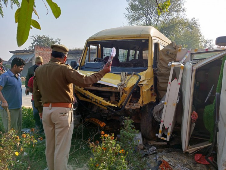 स्कूल की बस एवं पिकप से हुई जोरदार टक्कर में दो छात्रा बुरी तरह से घायल तथा एक दर्जन से ज्यादा हुए चोटिल......