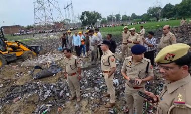 प्रयागराज: पटाखा फैक्ट्री विस्फोट मामले में पुलिस का बड़ा एक्शन
