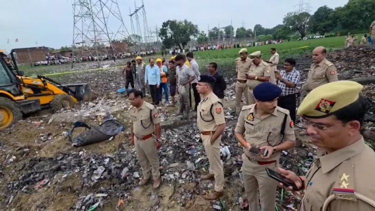प्रयागराज: पटाखा फैक्ट्री विस्फोट मामले में पुलिस का बड़ा एक्शन